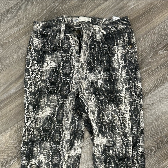 Zara Denim size 4 snakeskin design jeans - Picture 5 of 6